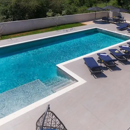 Mit Privatpool Fuer 10 Personen Ca 300 Qm In Loborika, Istrien Suedkueste Von Istrien Holiday home Loborika