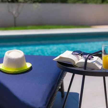 Mit Privatpool Fuer 10 Personen Ca 300 Qm In Loborika, Istrien Suedkueste Von Istrien Holiday home