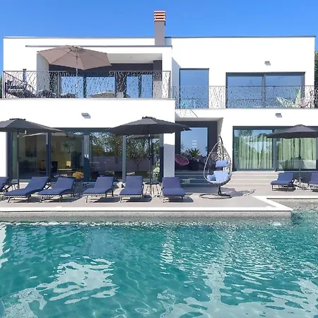 Holiday home Mit Privatpool Fuer 10 Personen Ca 300 Qm In Loborika, Istrien Suedkueste Von Istrien *